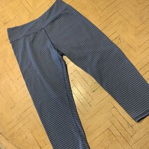 Kyodan Gray Striped Capri Leggings S Athletic A32